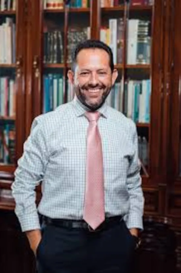 Dr. Fernando Colque