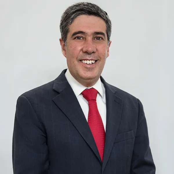 Dr. Martín Kama